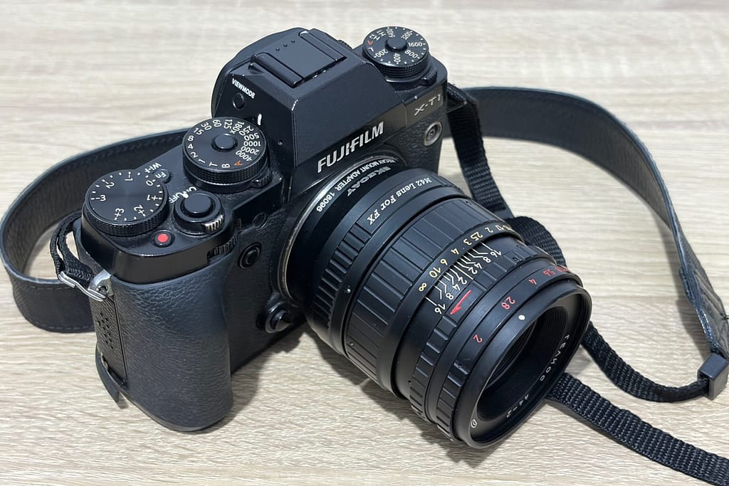 Fujifilm X-T1 con obiettivo Helios 44 montato tramite adattatore M42