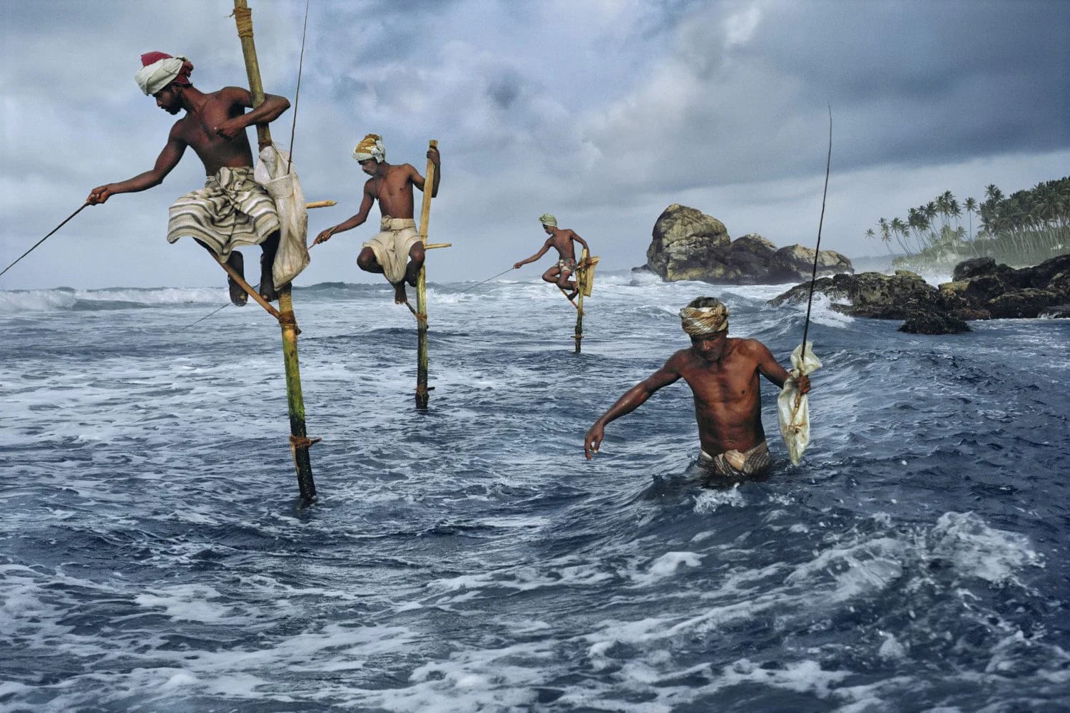 Steve McCurry: la grammatica visiva del colore e la tecnica del ritratto di viaggio sul campo