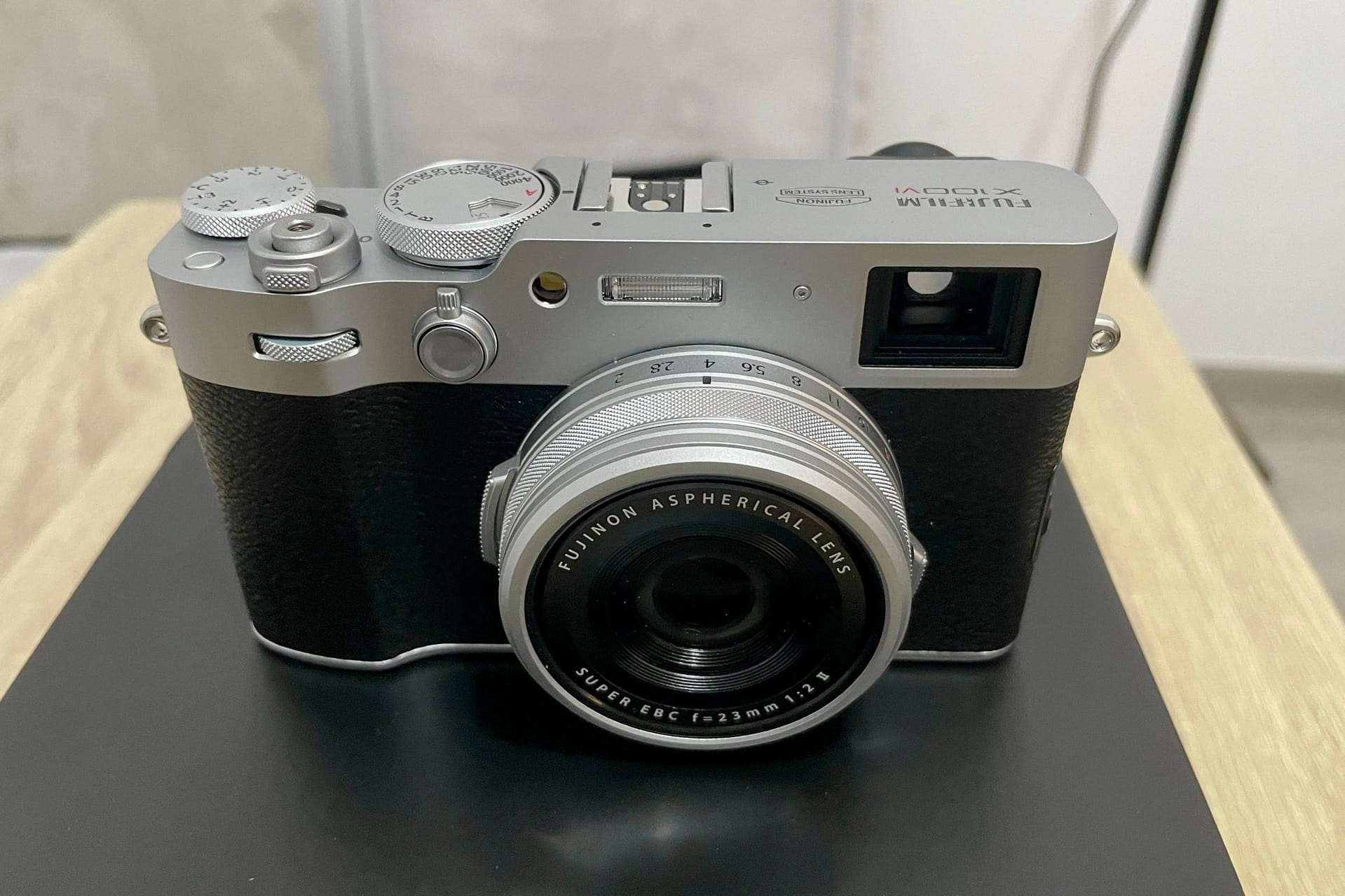 Fujifilm X100: dieci anni con la serie, dalla S alla VI (e una Ricoh nel mezzo)