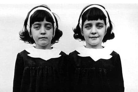 Diane Arbus Identical Twins 1967 ritratto fotografico medio formato