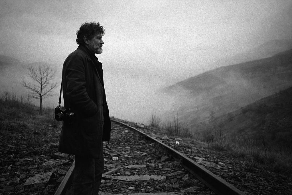 Fotografia in bianco e nero ispirata allo stile documentario di Josef Koudelka